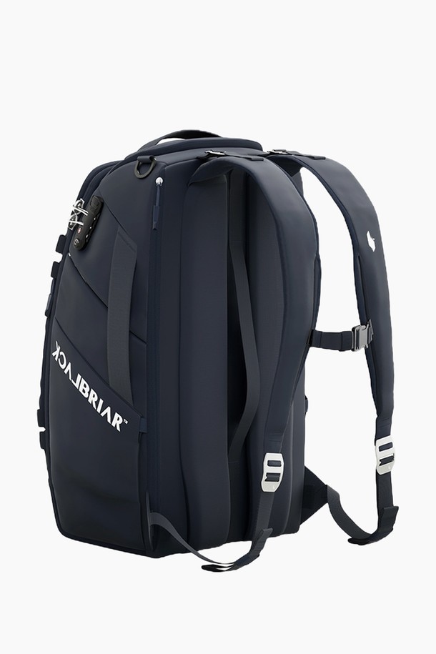 35L 익스트림 트래블 백팩 7.0 [코리아 에디션]은 여행과 백패킹에 최적화된 남성용 라지 사이즈 백팩입니다. 블랙 색상의 사각 형태 디자인으로, 폴리에스테르와 TPU 소재를 사용하여 내구성과 생활 방수 기능을 갖췄습니다. 35L의 넉넉한 수납공간은 여행 짐을 충분히 담을 수 있으며, 지퍼형 잠금 방식으로 내용물을 안전하게 보호합니다. 캐주얼, 미니멀, 고프코어 스타일의 여행룩과 해외 출장룩에 잘 어울리며, 로고 패턴이 특징입니다. 특히, 코리아 에디션으로 특별함을 더했습니다.
