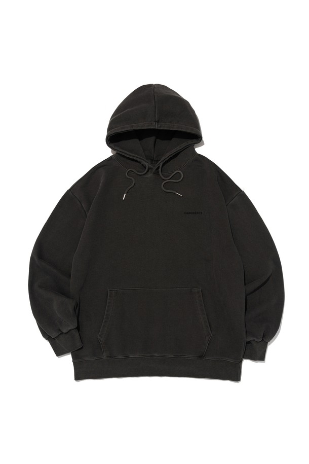 ESSENTIAL 로고 피그먼트 후드 티셔츠 (차콜)는 넉넉한 오버핏으로 편안한 착용감을 제공하는 남성용 후드 티셔츠입니다. 부드러운 면 소재에 피그먼트 워싱 처리를 하여 자연스러운 색감과 빈티지한 멋을 살렸습니다. 가을, 겨울, 봄까지 두루 활용 가능한 두꺼운 두께감으로, 캐주얼하고 베이직한 스타일을 연출하기 좋습니다. 캥거루 포켓과 긴 소매 디자인으로 실용성을 더했으며, 동네 마실룩, 집콕룩, 겨울 데일리룩 등 다양한 TPO에 활용하기 좋습니다. 미니멀, 스트리트 스타일을 즐겨 입는 분들께 추천합니다.
