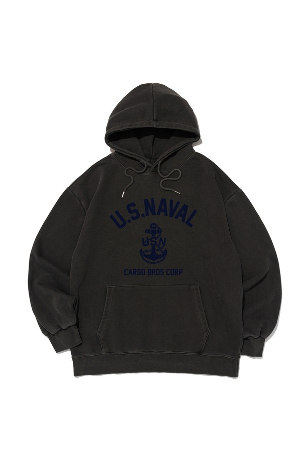 USN 마린 피그먼트 후드 티셔츠 (차콜)는 가을, 겨울 시즌에 어울리는 남성용 후드 티셔츠입니다. 부드러운 면 소재로 제작되어 편안한 착용감을 선사하며, 두꺼운 두께감으로 보온성을 높였습니다. 차콜 컬러에 오버핏 디자인으로 캐주얼 및 스트릿 스타일을 연출하기 좋으며, 피그먼트 워싱 처리로 빈티지한 매력을 더했습니다. 긴 소매와 후드 디자인으로 겨울 데일리룩, 집콕룩, 산책룩 등 다양한 TPO에 활용할 수 있습니다. 로고 프린트가 돋보이는 미니멀한 디자인으로, 어떤 스타일에도 쉽게 매치할 수 있습니다.
