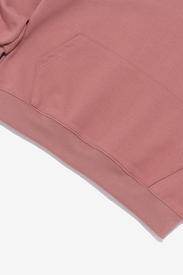 따뜻하고 포근한 [기모선택] 웨이브 로고 후드티셔츠 (핑크)입니다. 부드러운 면, 폴리에스테르 혼방 소재에 기모 안감을 더해 가을, 겨울철에도 든든하게 착용할 수 있습니다. 캐주얼하고 베이직한 스타일로, 집콕룩이나 산책룩 등 어떤 TPO에도 잘 어울립니다. 세미오버핏 디자인으로 편안한 착용감을 선사하며, 밴디지 디자인과 웨이브 로고가 돋보입니다. 세탁 후 변형을 최소화하여 관리가 용이하며, 실용적인 디자인으로 데일리 아이템으로 활용하기 좋습니다.
