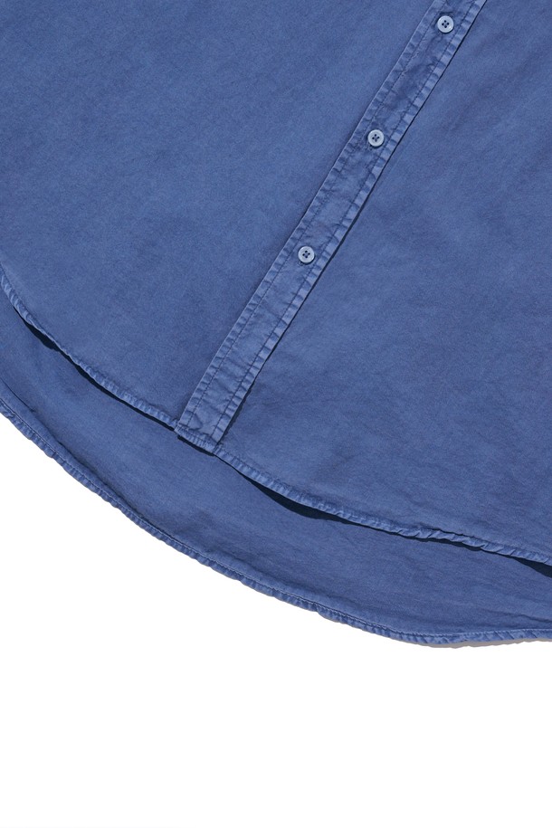 CB PIGMENT SHORT SLEEVE SHIRT (NAVY)는 남녀 공용으로 착용 가능한 네이비 색상의 피그먼트 반팔 셔츠입니다. 면 소재로 제작되었으며, 피그먼트 워싱 가공을 통해 부드러운 촉감과 자연스러운 색감을 더했습니다. 데일리, 캐주얼, 스트릿 스타일 연출에 용이하며 봄, 여름 시즌에 적합하고 다양한 색상으로 구성되어 있습니다.
