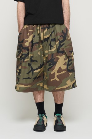 CAMO RANDOM PATTERN BALLOON BERMUDA PANTS (KHAKI)