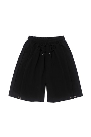 NYLON PINTUCK BERMUDA PANTS (BLACK)