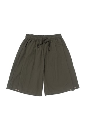 NYLON PINTUCK BERMUDA PANTS (KHAKI)