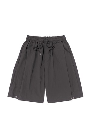NYLON PINTUCK BERMUDA PANTS (CHARCOAL)