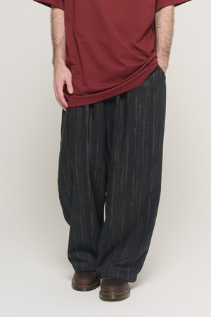STRIPE WASHING DENIM BALLOON PANTS (BLACK)