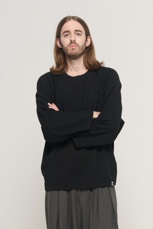 SOFT RAGLAN LAYERED LONG-SLEEVE KNIT (BLACK)