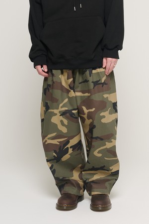 CAMO RANDOM PATTERN LOOP BALLOON PANTS (KHAKI)