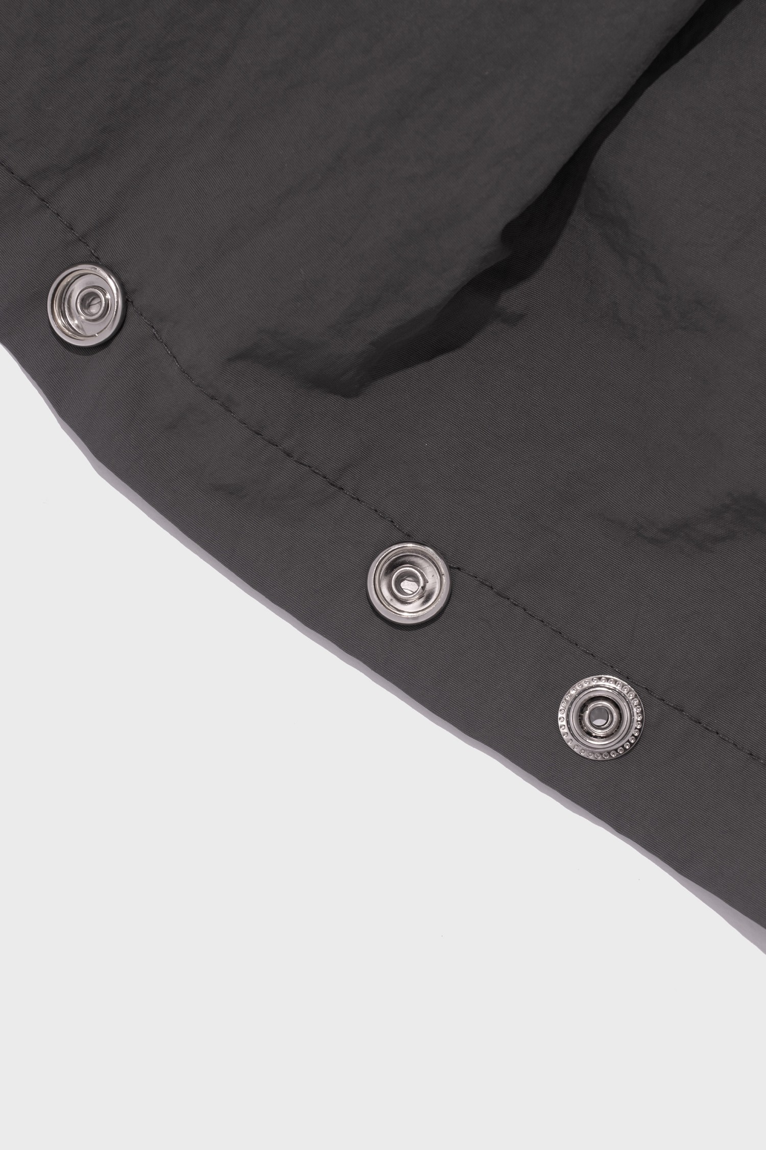 CARGOBROS] NYLON PINTUCK BERMUDA PANTS (CHARCOAL)