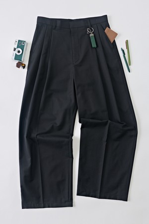 이지 TR 벌룬 핀턱 슬랙스 (블랙)