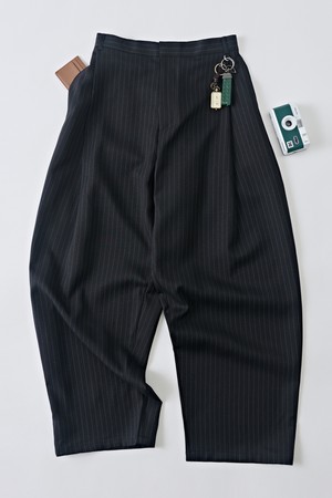 스트라이프 뒷밴딩 와이드 슬랙스 (블랙)