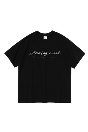 에센셜 로고 반팔티 (블랙)