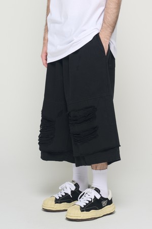 BERMUDA DESTROYED PANTS (BLACK)