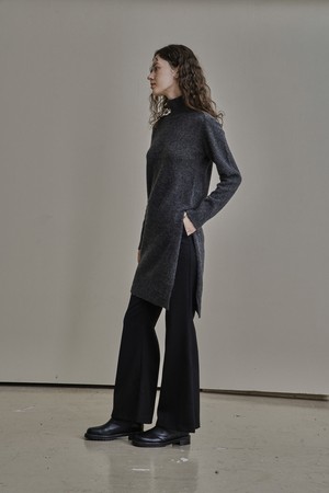 SIDE SLIT TURTLENECK_CHARCOAL