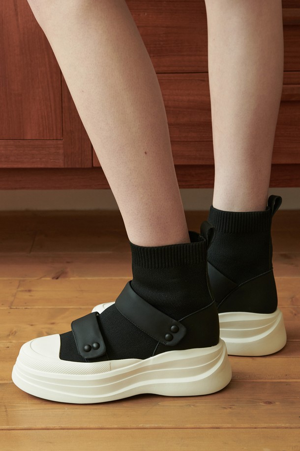 IN THE STAR - 스니커즈 - IS_231508 Bulky High Socks Sneakers (Black)