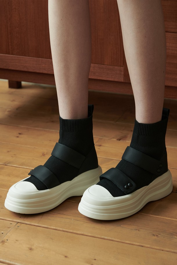 IN THE STAR - 스니커즈 - IS_231508 Bulky High Socks Sneakers (Black)