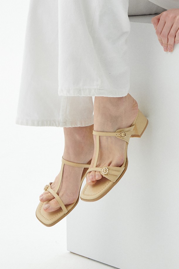 IN THE STAR - 샌들 - IS_241677_Sunflower Conni Sandals (3colors)