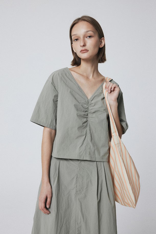 Juliapepe - 블라우스 - Summer Crinkle Square Top (Light Khaki)