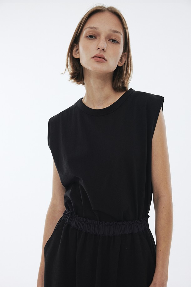 Juliapepe - 반팔티셔츠 - Cotton Square Sleeveless Top (Black)