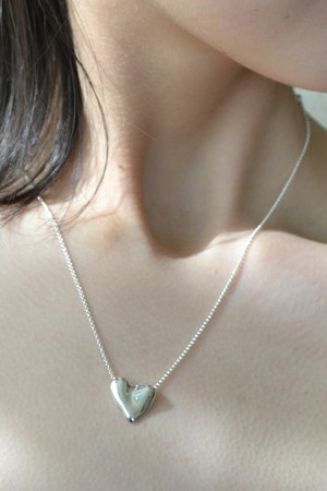 Wavy heart necklace