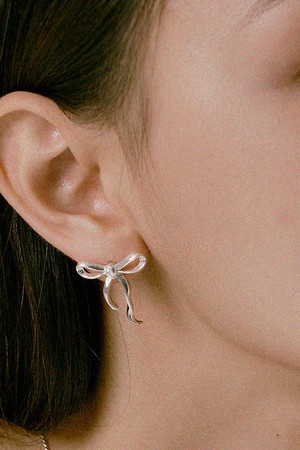 Ribbon tie earring