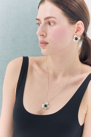Lilly flow silver necklace