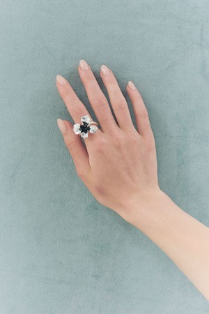 Lilly flower silver ring black