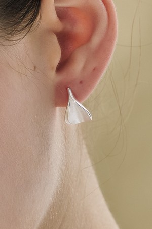 Lilly flower silver mini earrings