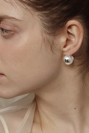 Glamorous ball earrings Silver
