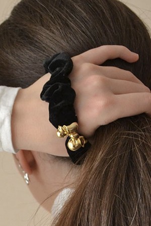 Velvet ribbon scrunch