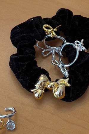 Velvet ribbon scrunch