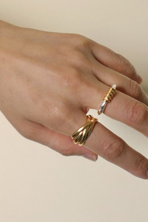5 circle bold ring Gold