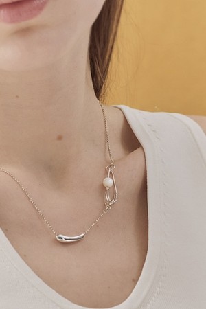 Oyster ivory clip necklace
