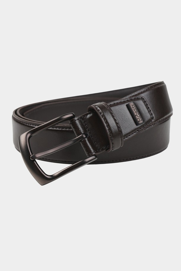 클래식 리얼 레더 벨트는 소가죽 소재로 제작되어 부드러운 촉감을 자랑하며, 일상과 정장 모두에 활용 가능한 실용적인 아이템입니다. 블랙, 다크 브라운, 카멜 3가지 색상으로 출시되어 취향에 따라 선택할 수 있으며, 버클 디자인으로 클래식하고 미니멀한 스타일을 연출합니다. 사이즈 조절이 용이하며, 스크래치에 강한 메탈 버클과 자연스러운 에이징이 특징입니다. 친환경 종이 박스 패키징과 생분해성 비닐 포장으로 환경까지 생각했습니다. 오피스룩, 비즈니스 캐주얼, 출근룩에 매치하여 세련된 스타일을 완성해보세요.
