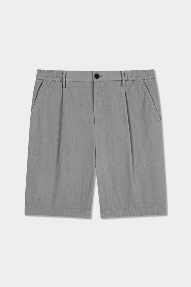 카치온 워시드 원턱 C.L핏 하프 팬츠는 여름철 시원하게 착용하기 좋은 남성용 하프 팬츠입니다. 부드러운 면 소재로 제작되어 편안한 착용감을 선사하며, 레귤러핏으로 제작되어 부담 없이 다양한 스타일을 연출할 수 있습니다. 무지 디자인에 부분 밴딩 처리와 원턱 디테일이 더해져 캐주얼하면서도 베이직한 매력을 줍니다. 여행룩, 휴가룩, 캐주얼, 미니멀, 클래식 등 다양한 TPO와 스타일에 활용하기 좋은 아이템입니다. 그레이 컬러로 어떤 상의와도 쉽게 매치하여 스타일리시한 룩을 완성할 수 있습니다.
