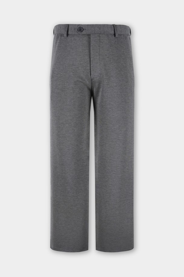 미니멀하고 세련된 스타일의 남성용 컴포트 스트레치 S.L핏 셋업 슬랙스입니다. 부드러운 촉감의 폴리에스테르 소재로 제작되어 편안한 착용감을 선사하며, 봄, 가을 시즌에 적합합니다. 슬림핏 디자인과 무지 패턴, 그레이 컬러로 어떤 상의와도 잘 어울려 출근룩 또는 비즈니스 캐주얼 스타일을 연출하기 좋습니다. 스트레치 기능이 있어 활동성을 높였으며 밴딩 없이 깔끔한 핏을 유지합니다. 클래식한 무드를 살려 데일리룩으로 활용해보세요.
