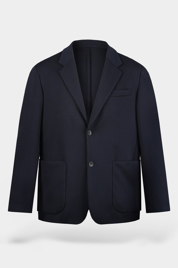 **컴포트 스트레치 셋업 블레이저 재킷**은 남성용 아우터로, 일상과 비즈니스룩에 모두 어울리는 활용도 높은 아이템입니다. 블랙, 네이비 두 가지 색상으로 제공되며, 봄, 가을 시즌에 착용하기 좋습니다. 미니멀하고 클래식한 스타일을 추구하며, 싱글 버튼 여밈과 컴포트핏으로 편안한 착용감을 선사합니다. 폴리에스테르와 스판덱스 혼방 소재로 제작되어 부드러운 촉감과 스트레치 기능을 제공합니다. 오피스룩, 비즈니스 캐주얼, 출근룩 등 다양한 TPO에 시크하게 매치할 수 있는 블레이저 재킷입니다.
