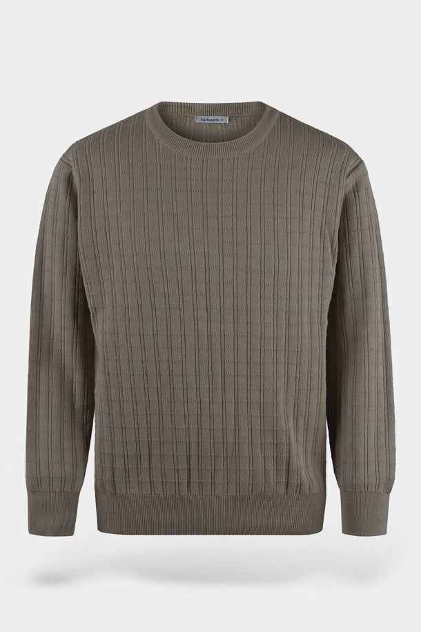 부드러운 촉감의 워셔블 코튼 소재로 제작된 여성용 스퀘어 라운드 니트입니다. 베이직하고 미니멀한 디자인으로, 봄, 가을 시즌에 활용하기 좋습니다. 얇은 두께감과 레귤러핏으로 편안하게 착용 가능하며, 카키 및 올리브 컬러로 출시되었습니다. 긴소매와 골지 패턴이 특징이며, 라운드넥 디자인으로 어떤 스타일에도 잘 어울립니다. 손쉽게 물세탁이 가능하여 실용적입니다.
