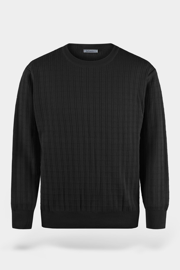 워셔블 코튼 스퀘어 라운드 니트는 여성스러운 룩을 연출하는 데 적합한 상의입니다. 부드러운 촉감의 면 소재로 제작되어 편안한 착용감을 선사하며, 봄, 가을 시즌에 활용하기 좋습니다. 베이직한 스타일의 긴소매 크롭 기장 니트로, 출근룩이나 모임룩 등 다양한 TPO에 매치하기 용이합니다. 레귤러핏 라운드넥 디자인과 골지 패턴이 특징이며, 미니멀, 클래식, 캐주얼 스타일을 모두 소화합니다. 워셔블 기능으로 관리가 용이하여 실용적인 데일리 아이템입니다.
