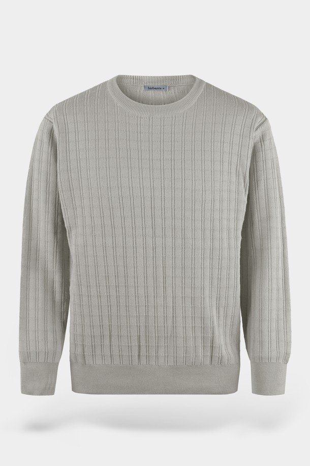 워셔블 코튼 스퀘어 라운드 니트는 베이직하고 미니멀한 스타일을 추구하는 분들을 위한 아이템입니다. 부드러운 촉감의 면 소재로 제작되어 봄, 가을에 편안하게 착용할 수 있으며, 얇은 두께감으로 간절기에도 활용도가 높습니다. 레귤러핏에 긴소매, 라운드넥 디자인으로 어떤 옷에도 쉽게 매치할 수 있어 출근룩, 데이트룩 등 다양한 TPO에 활용 가능합니다. 골지 패턴으로 은은한 포인트를 더했으며, 워셔블 기능으로 관리 또한 용이합니다. 그레이 컬러로 세련된 분위기를 연출해보세요.
