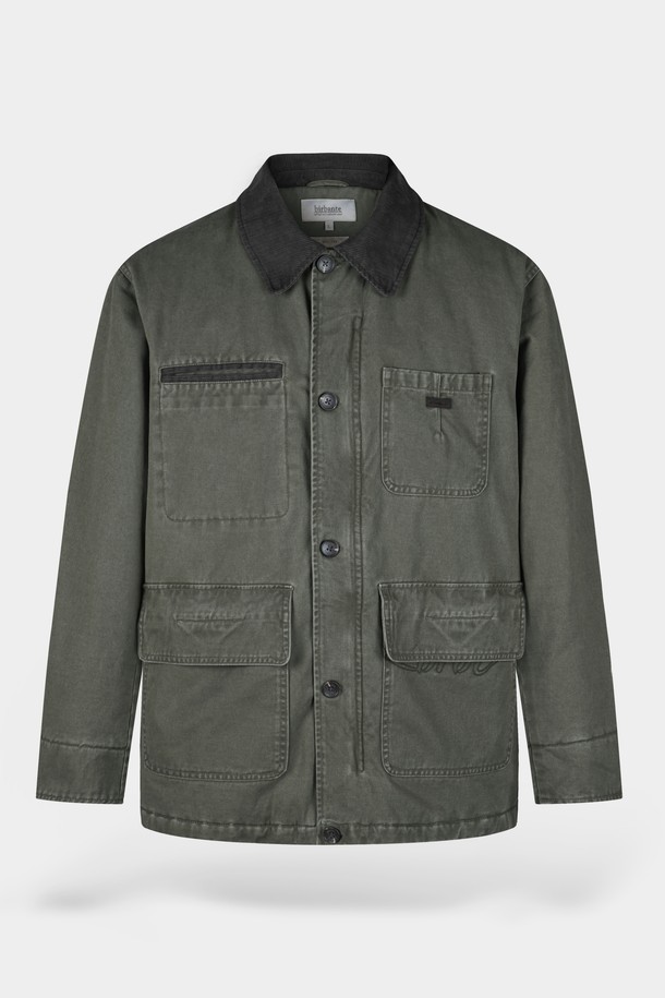 가먼트워싱 트윌 패딩 워크 재킷은 남성용 아우터로, 가을과 겨울에 따뜻하게 착용할 수 있습니다. 카키 및 올리브 컬러로 출시되었으며, 캐주얼과 밀리터리 스타일을 동시에 연출합니다. 뻣뻣한 촉감의 면 소재에 레귤러핏으로 제작되었으며, 무지 패턴에 버튼 여밈 방식과 워크 재킷 스타일을 갖췄습니다. 가먼트워싱, 패딩, 포켓 디테일이 특징이며, 출근룩과 캠핑룩, 캐주얼, 클래식, 워크웨어 스타일을 즐겨 입는 분들께 추천합니다.
