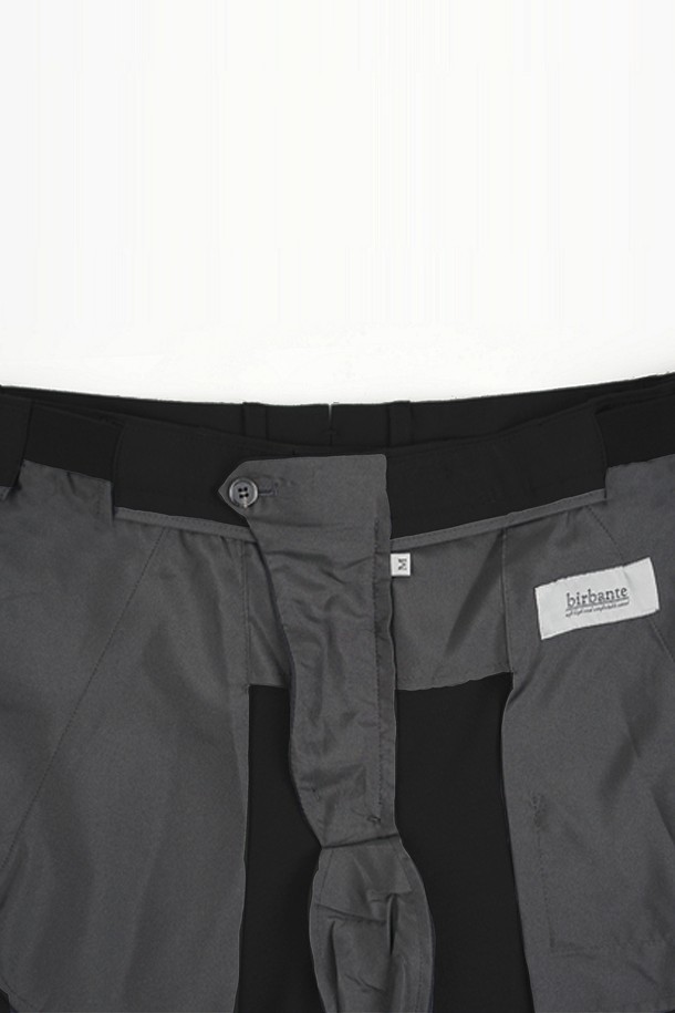 미니멀하고 시크한 스타일을 연출하는 남성용 컴포트 스트레치 S.L핏 셋업 슬랙스입니다. 부드러운 촉감의 폴리에스테르 소재로 제작되어 편안한 착용감을 선사하며, 봄, 가을 시즌에 적합합니다. 슬림핏 디자인과 무지 패턴, 블랙 컬러로 어떤 상의와도 매치하기 용이하며, 오피스룩, 비즈니스 캐주얼, 출근룩 등 TPO에 맞춰 활용할 수 있습니다. 얇은 두께감과 스트레치 기능으로 활동성을 높여줍니다. 밴딩이 없어 깔끔한 핏을 유지합니다.
