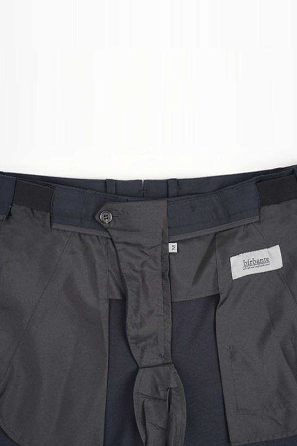 컴포트 스트레치 S.L핏 셋업 슬랙스는 남성용 슬랙스로, 미니멀하고 클래식한 스타일을 추구하는 분들께 적합합니다. 네이비 컬러의 무지 디자인으로, 오피스룩, 비즈니스 캐주얼, 출근룩 등 다양한 TPO에 활용 가능합니다. 폴리에스테르 소재로 제작되어 부드러운 촉감을 제공하며, 봄, 여름, 가을 세 계절에 걸쳐 착용하기 좋습니다. 슬림핏과 얇은 두께, 스트레치 기능으로 편안한 착용감을 선사합니다. 밴딩 처리가 없는 디자인으로 깔끔한 실루엣을 연출합니다.
