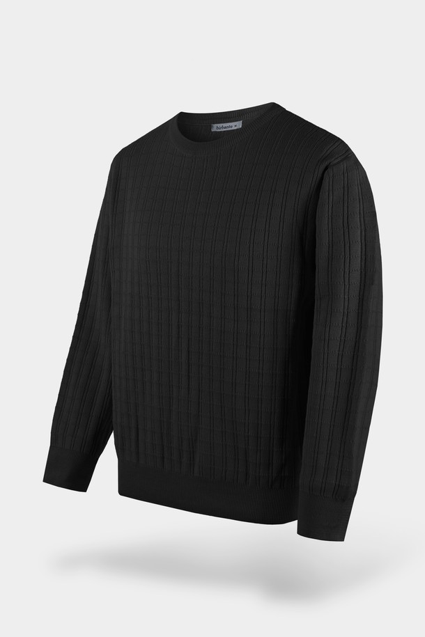 워셔블 코튼 스퀘어 라운드 니트는 여성스러운 룩을 연출하는 데 적합한 상의입니다. 부드러운 촉감의 면 소재로 제작되어 편안한 착용감을 선사하며, 봄, 가을 시즌에 활용하기 좋습니다. 베이직한 스타일의 긴소매 크롭 기장 니트로, 출근룩이나 모임룩 등 다양한 TPO에 매치하기 용이합니다. 레귤러핏 라운드넥 디자인과 골지 패턴이 특징이며, 미니멀, 클래식, 캐주얼 스타일을 모두 소화합니다. 워셔블 기능으로 관리가 용이하여 실용적인 데일리 아이템입니다.
