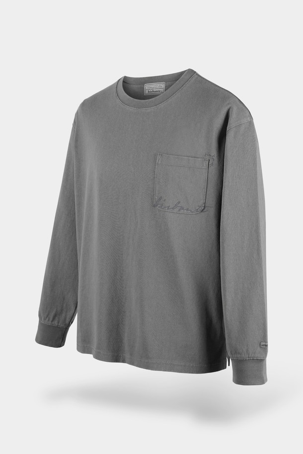 부드러운 면 소재의 워시드 포켓 롱슬리브 티셔츠입니다. 베이직하고 캐주얼한 스타일로 봄, 가을 간절기에 활용하기 좋습니다. 레귤러 핏에 라운드넥 디자인으로 편안한 착용감을 선사하며, 얇은 두께감으로 가볍게 즐겨 입을 수 있습니다. 그레이 컬러의 무지 디자인에 포켓 디테일이 더해져 실용성을 높였습니다. 캐주얼, 미니멀, 클래식 스타일을 즐겨 입는 분들께 추천합니다.
