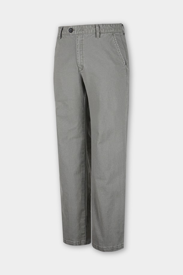 가먼트워싱 스판 R.C핏 치노 팬츠는 남성용 바지로, 캐주얼, 미니멀, 클래식 스타일을 아우르는 활용도 높은 제품입니다. 부드러운 촉감의 면과 스판덱스 혼방 소재로 제작되어 편안한 착용감을 선사하며, 봄, 가을에 적합합니다. 레귤러핏으로 제작되어 어떤 상의와도 자연스럽게 어울리며, 일상, 출근룩, 데이트룩 등 다양한 TPO에 매치하기 좋습니다. 가먼트워싱 기법으로 제작되어 자연스러운 멋을 더했으며, 무지 디자인으로 유행을 타지 않고 오래도록 즐겨 입을 수 있습니다.
