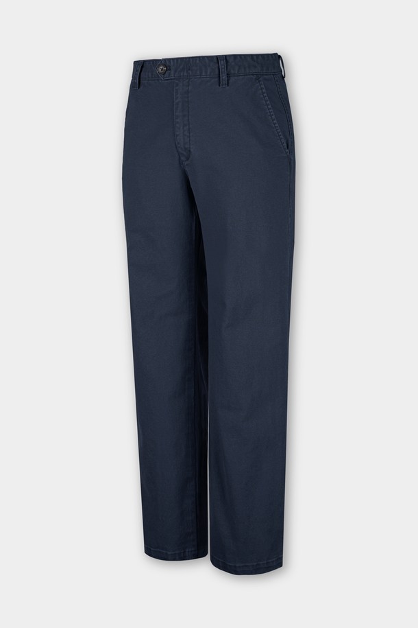 가먼트워싱 스판 R.C핏 치노 팬츠는 남성용 바지로, 베이직하고 캐주얼한 스타일을 연출합니다. 면과 스판덱스 혼방 소재로 제작되어 부드러운 촉감과 편안한 착용감을 제공하며, 봄, 여름, 가을 세 계절에 걸쳐 활용 가능합니다. 레귤러핏으로 제작되어 출근룩이나 비즈니스 캐주얼, 캐주얼, 미니멀, 클래식 스타일에도 잘 어울립니다. 가먼트워싱 기법으로 제작되어 자연스러운 멋을 더한 네이비 컬러의 무지 디자인 긴바지입니다.
