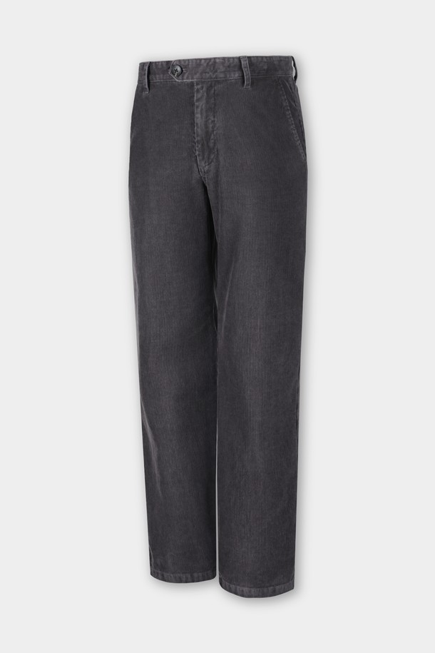 가먼트워싱 코듀로이(Corduroy) R.C핏 치노 팬츠는 캐주얼, 클래식, 미니멀 스타일을 아우르는 남성용 바지입니다. 봄, 가을에 적합하며, 두꺼운 두께감의 코듀로이 소재로 제작되어 포근한 착용감을 선사합니다. 가먼트워싱 기법을 통해 자연스러운 질감과 은은한 멋을 더했습니다. 레귤러핏으로 편안한 착용감을 제공하며, 블랙과 그레이 두 가지 색상으로 출시되어 다양한 상의와 매치하기 좋습니다. 일상생활에서 폭넓게 활용할 수 있는 베이직한 디자인의 치노 팬츠입니다.
