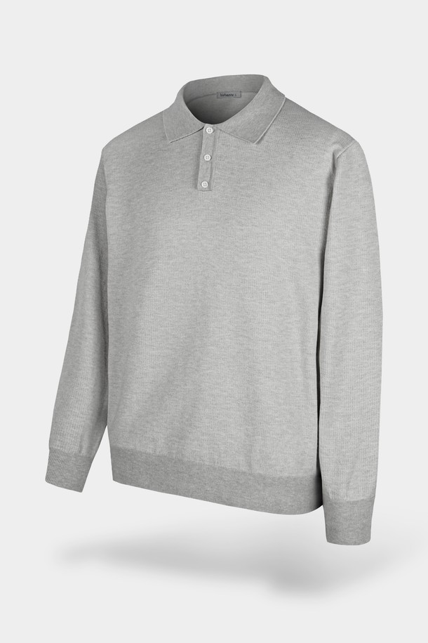 부드러운 촉감의 소프트 워셔블 투톤 카라 니트입니다. 베이직하고 캐주얼한 스타일로, 봄, 가을에 레귤러 기장으로 편안하게 착용하기 좋습니다. 무지 디자인에 그레이 컬러로 어떤 스타일에도 매치하기 용이하며, 출근룩과 데이트룩에 모두 잘 어울립니다. 워셔블 기능으로 관리가 용이하며, 미니멀, 클래식 스타일을 선호하는 분들께 추천합니다. 긴 소매 기장의 레귤러핏 니트입니다.
