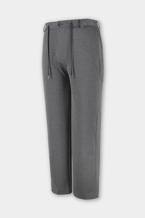 **컴포트 스트레치 R.C핏 셋업 슬랙스**는 남성용 슬랙스로, 부드러운 촉감과 얇은 두께로 편안한 착용감을 제공합니다. 봄, 가을에 적합하며, 베이직하고 캐주얼한 스타일을 연출하기 좋습니다. 레귤러핏으로 제작되었으며, 스트레치 기능과 밴딩 처리로 활동성을 높였습니다. 출근룩이나 비즈니스 캐주얼에 활용하기 좋으며, 캐주얼, 미니멀, 클래식 스타일을 선호하는 분들께 추천합니다. 무지 디자인의 그레이 컬러로 다양한 상의와 손쉽게 매치할 수 있습니다.
